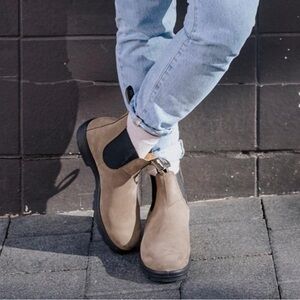 Brand new without box blundstone Chelsea boots